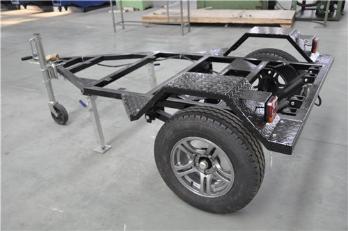 拖掛車(chē)底盤(pán)后側(cè) 拖掛車(chē)底盤(pán)后側(cè)